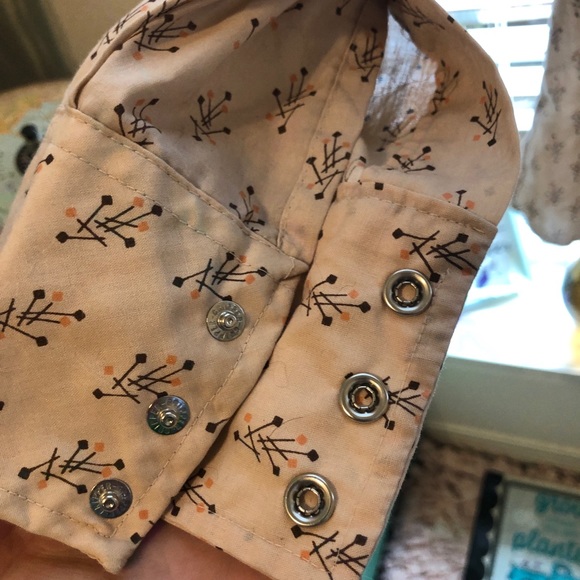 Super sweet vintage button up! - Picture 3 of 5